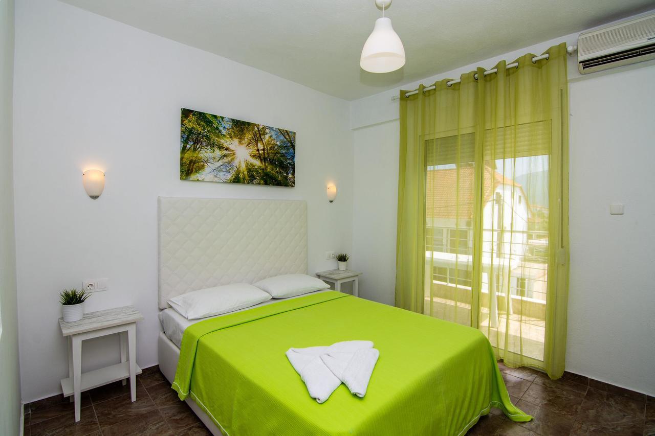 Philoxenia Evgenia Aparthotel วราสนา ภายนอก รูปภาพ